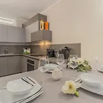 Amazing Life House * Βαρένα