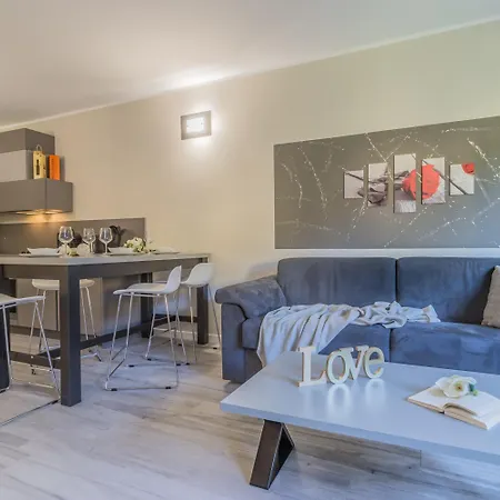 Апартаменты Amazing Life House *